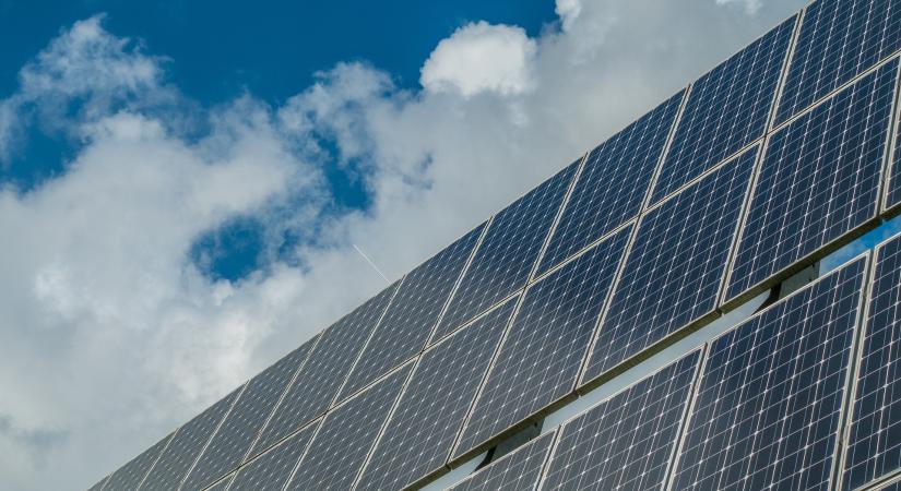 MEKH: ösztönözni kell a barnamezős beruházásban megvalósuló napelemparkok építését