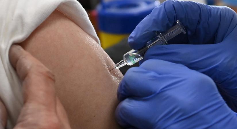 CDC: teljesen biztonságos a Pfizer és a Moderna vakcinája, elenyésző a mellékhatások száma