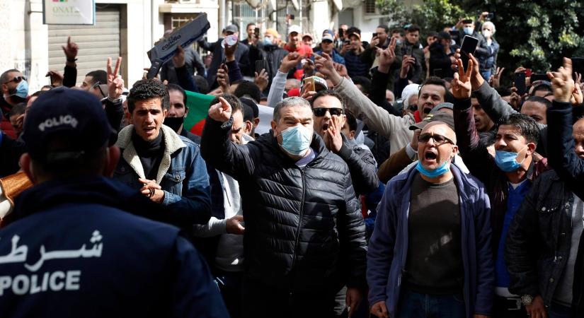 Egyéves szünet után ismét tömeges tüntetések voltak Algériában