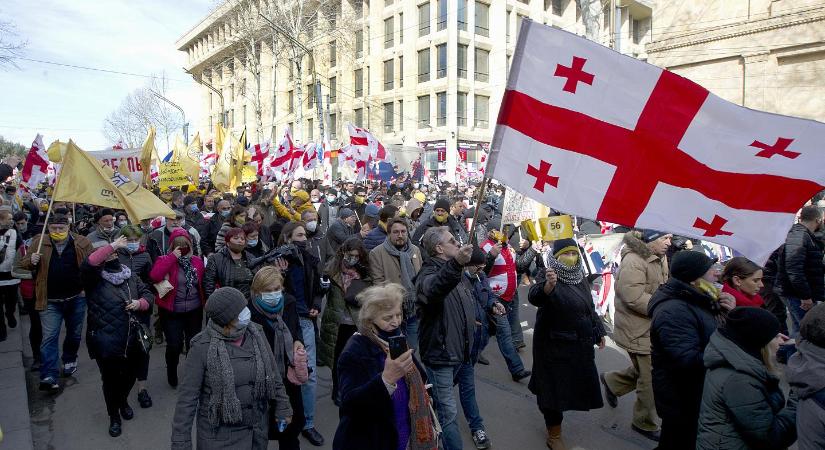 Grúzia: Újra ezrek vonultak utcára
