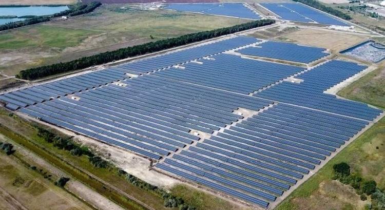 Ezer hektárt vásárol fel egy befektető napelemparknak