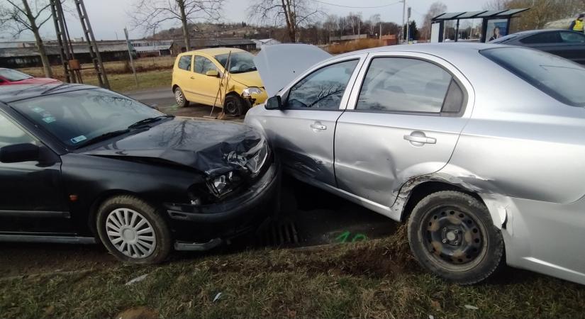 Három autó ütközött össze Zalaegerszegen