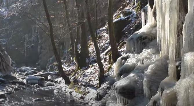 Olvad a jég a Mátra szurdokaiban (videóval)
