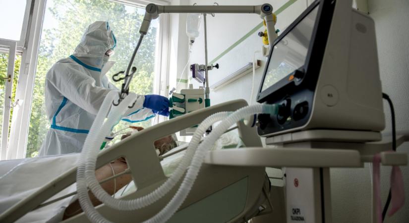 Koronavírus: lélegeztetőgépre került egy fideszes parlamenti képviselő