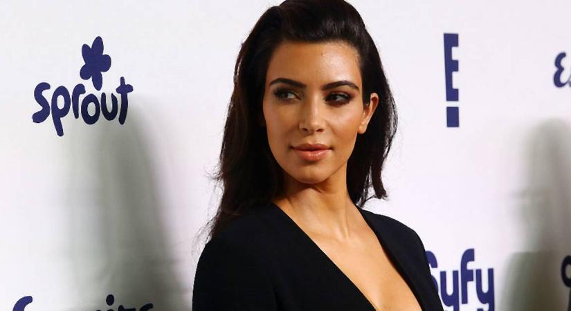 Pucérkodással oldja a válása körüli feszkót Kim Kardashian: szinte teljesen meztelenül mutatta meg magát - Fotó