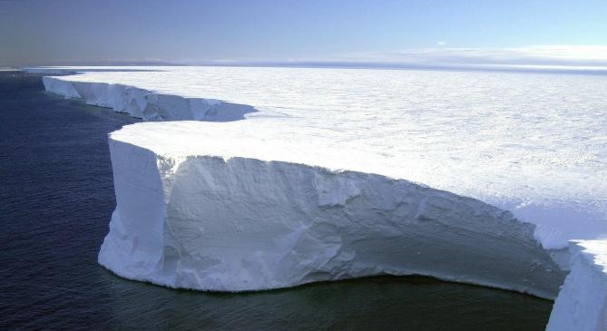 Egy New Yorknál nagyobb jéghegy hasadt le az Antarktiszról