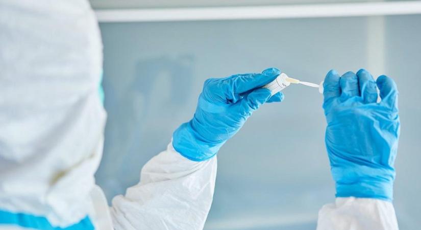Szerbiában tegnap óta 15 emberéletet követelt a koronavírus, 3.210 új fertőzöttet azonosítottak