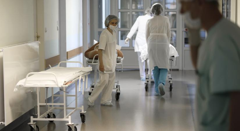 Szlávik: egyre több olyan fertőzött kerül kórházba, akinek semmilyen alapbetegsége nem volt