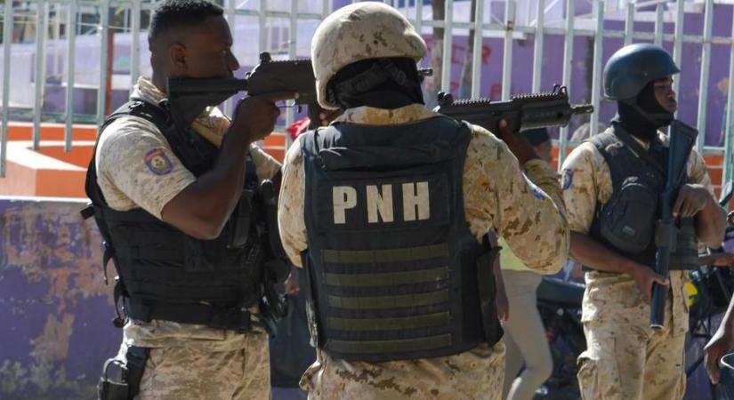 Fegyver durrogtatások és vérfürdő: 400 rab szökött meg egy haiti börtönből