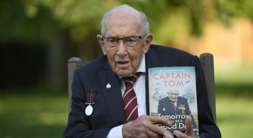 Végső búcsút vettek a 100 évesen koronavírusban meghalt brit veterántól, Tom századostól