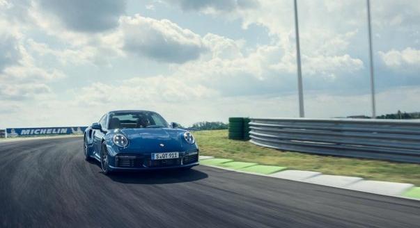 Mérce már 45 éve: bemutatkozik az új Porsche 911 Turbo