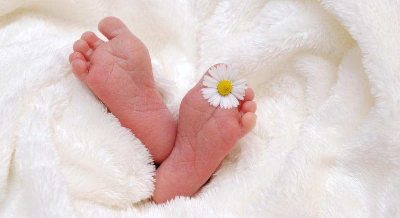 Tündéri fotó: megmutatta újszülött kislányát Ebergényi Réka