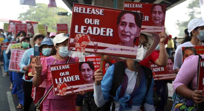 Lelőttek egy nőt a mianmari puccsellenes tüntetéseken