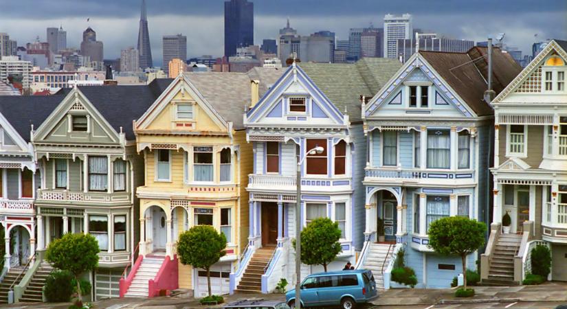 San Franciscóban lazán arrébb gurítottak egy 140 éves házat