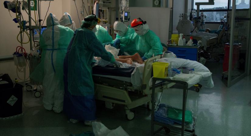 Csúcsterhelésre készülnek a kórházak