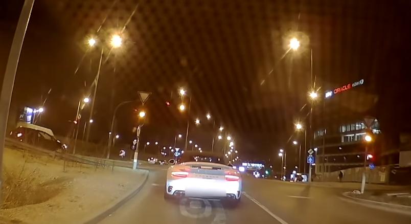 A semmiért büntetett egy Porsche sofőrje Budapesten – videó