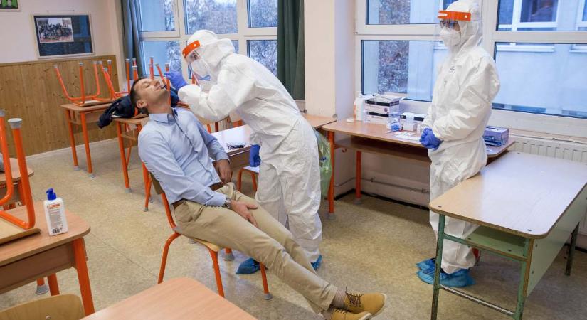 Koronavírus: 72-en elhunytak, 4469 új fertőzöttet azonosítottak
