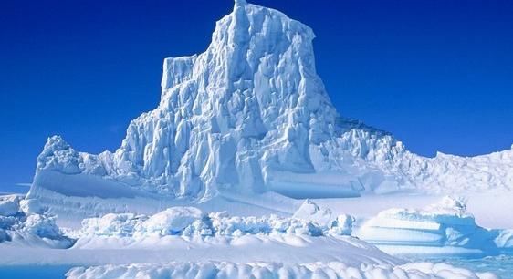Egy nagyobb városnyi jéghegy szakadt le az Antarktiszról