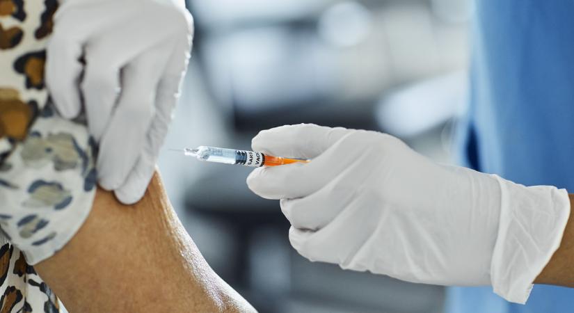 Nem részletezi a védőoltás típusát a vakcinaigazolvány