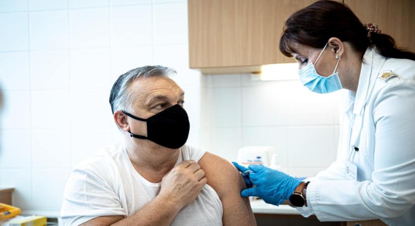 Orbán Viktort beoltották a kínai Sinopharm vakcinával