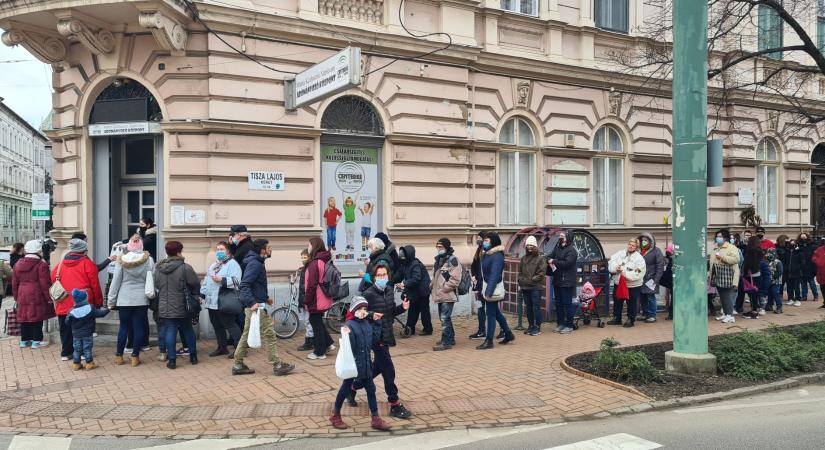 A hétvégén 2000 tábla szeretetcsoki került családokhoz Szegeden