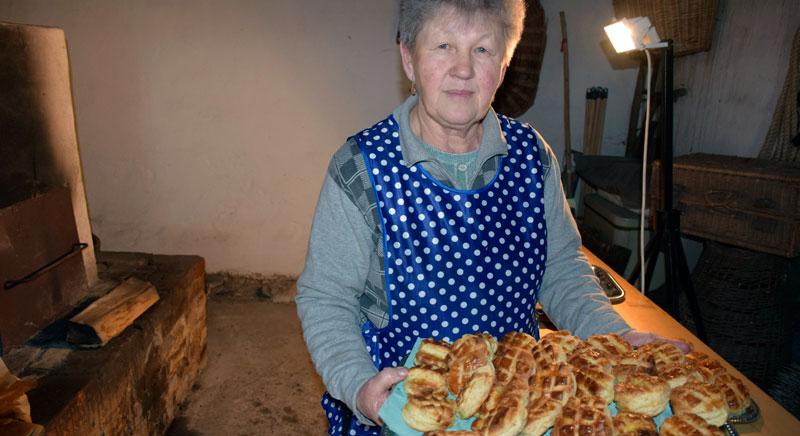 Kemencében sült finomságok - A házikenyér, a tepertős pogácsa és a kőttes dicsérete