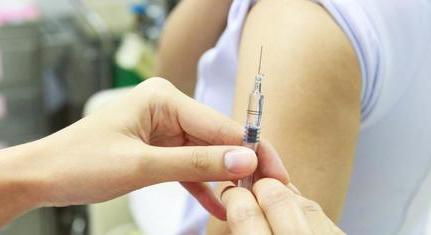 Változik egyes vakcinák beadásának protokollja
