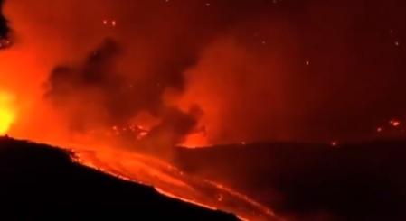 Lenyűgöző videón a füstöt okádó Etna