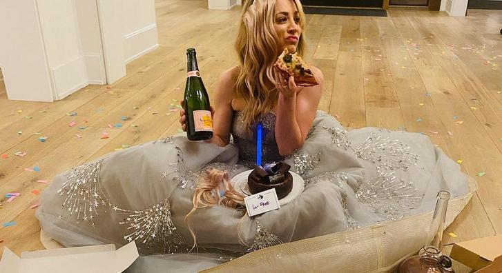 Kaley Cuoco pizzával és pezsgővel ünnepli, hogy nem nyert semmit a Golden Globe-on