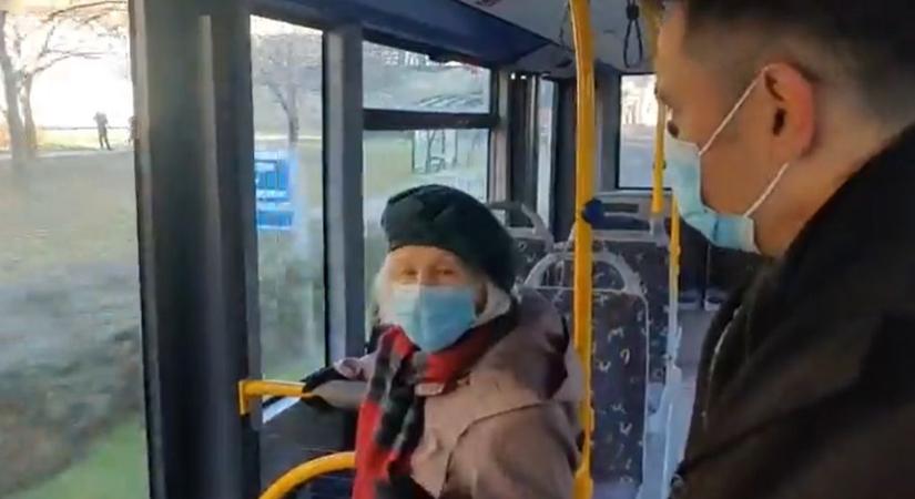 Kiosztotta egy néni Márki-Zayt az új buszjáraton (videóval)