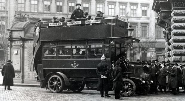 A kalauznak kellett bátorítania az utasokat az első, 1915-ös budapesti buszjáratra