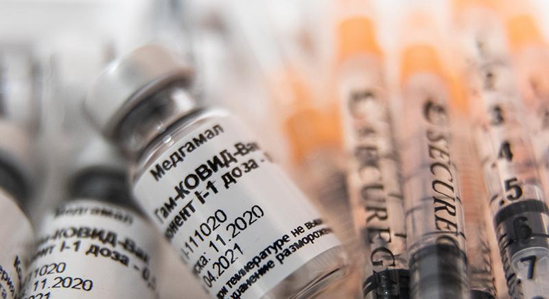Víruskutató: A vakcina a koronavírus-fertőzéstől nem véd, de megelőzi a súlyos tüneteket