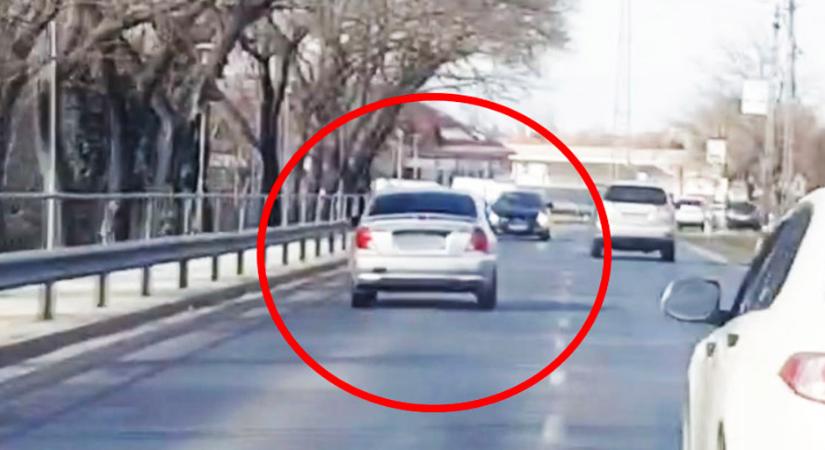 Frontális karambollal ijesztgette a szembejövőket egy őrült autós Budapesten - videó