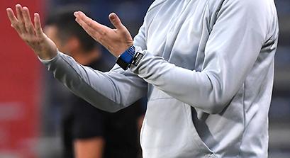 Az MTK vezetőedzőjére csapna le a Schalke?