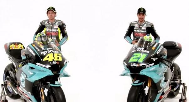 Új színekben Rossi: bemutatkozott a Petronas Yamaha