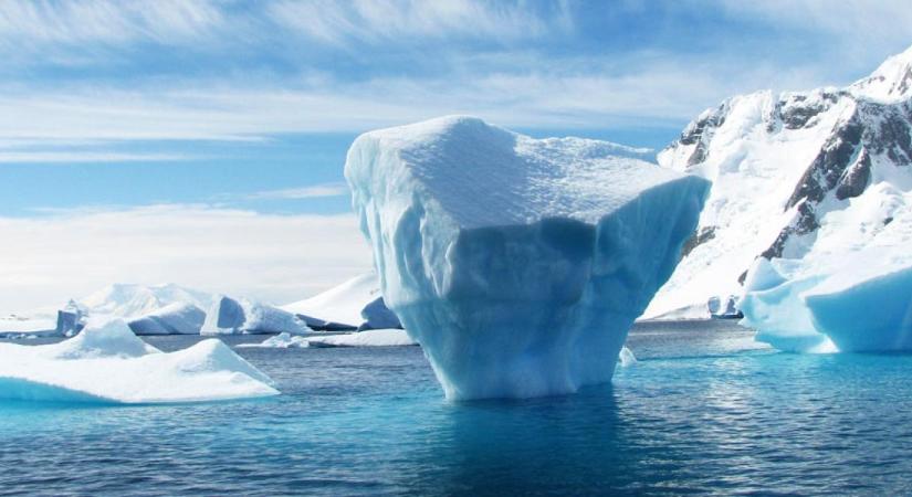 Nagy a baj: hatalmas jéghegy szakadt le az Antarktiszról - Videó