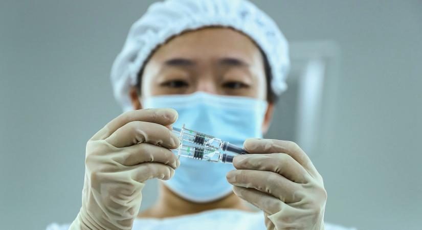 Kutatóorvos: A kínai vakcina széleskörű védelmet ad!
