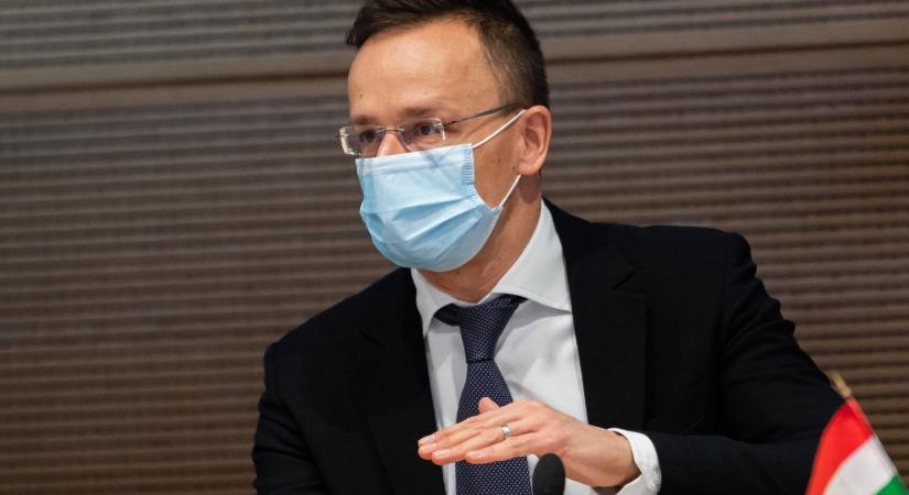 Szijjártó Péter: Brüsszel nem csinálhat ideológiai kérdést a vakcinákból