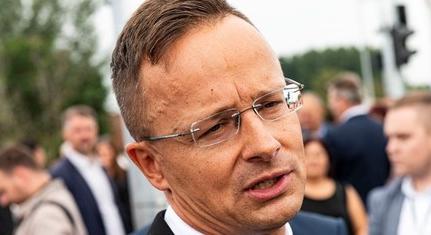 Szijjártó: a magyar szakembereké a döntés joga az oltóanyagokról