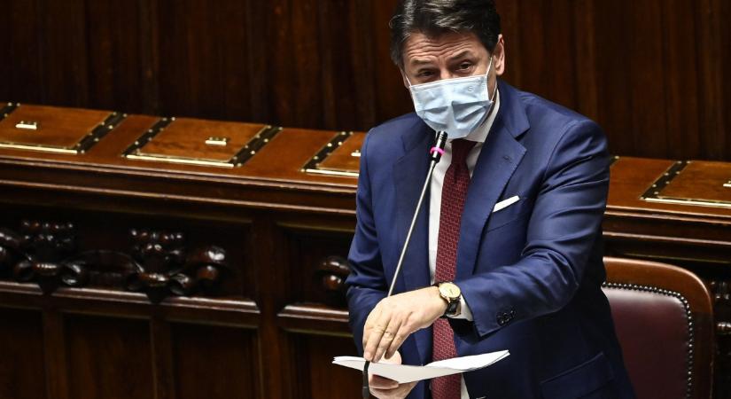 Conte veheti át az olasz Öt Csillag párt vezetését