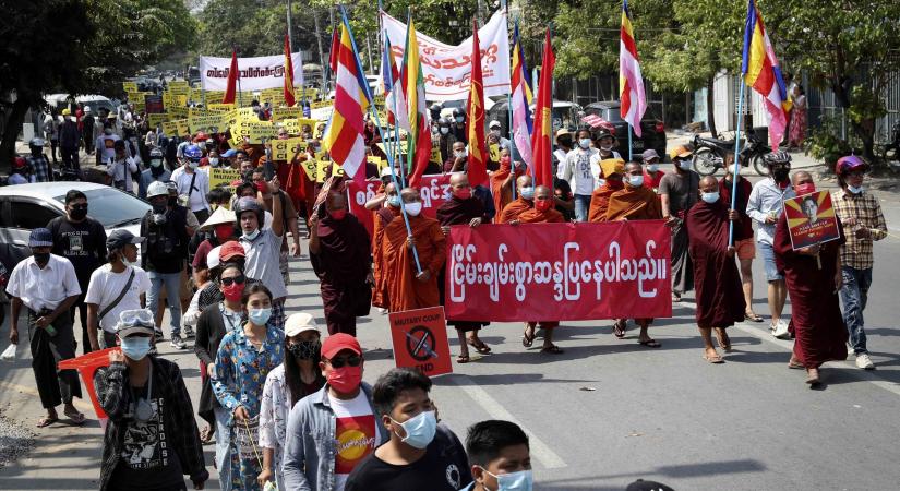 Ismét heves tüntetéseket tartottak Mianmarban