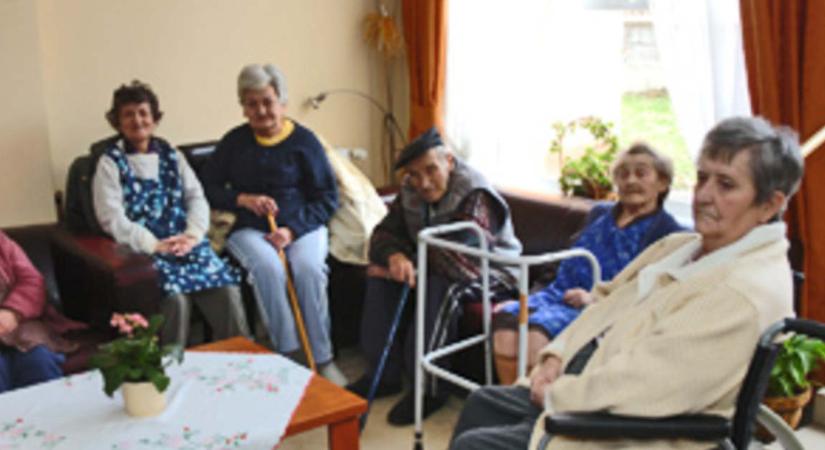 Nyugdíjasházba is költözhetnek az idősek