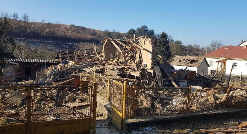 Felrobbant egy családi ház Mátranovákon, sérült is van