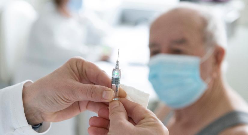 Országszerte folyamatosan zajlik a koronavírus elleni védőoltás a kínai vakcinával is - képek