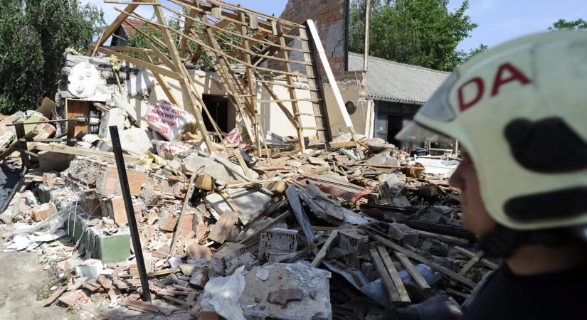 Felrobbant és összedőlt egy családi ház Magyarországon, egy ember megsérült