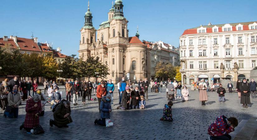 A bérek száz százalékára emelik a táppénzt a cseheknél