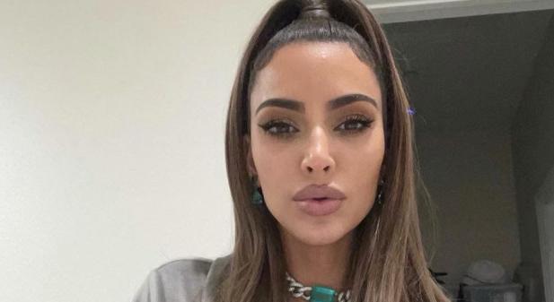 Kim Kardashian beismerte, csúnyán bánt Kourtney-val