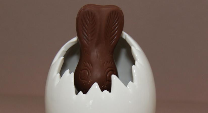 Vakcinás csokinyuszikkal készül a húsvétra a magyar cukrász, aki maszkos mikulásokkal lett világhírű