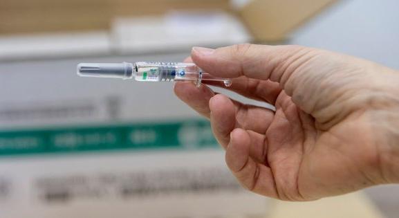Menczer: egész Európa az orosz és a kínai vakcinára vár