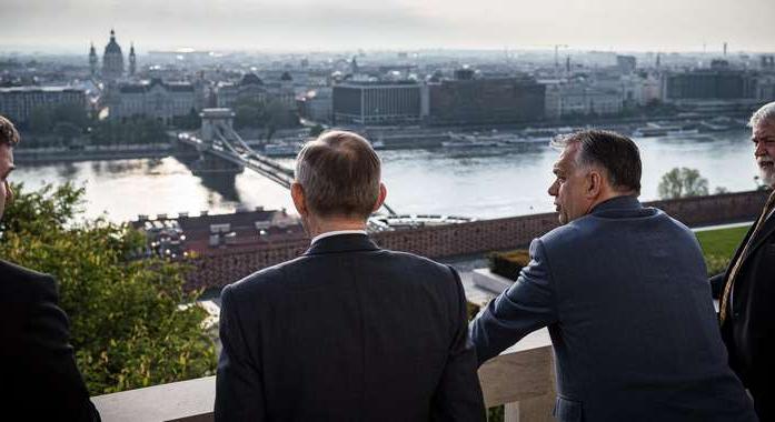 Orbán a Kormányfői Hivatal fejléces papírján üzent Webernek – pártügyben